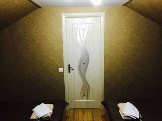 Гостиница Антонина Адлер Семейный номер с душем-11