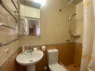 Гостиница Антонина Адлер Улучшенный трехместный номер-4