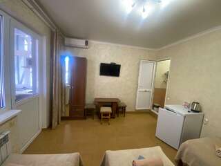 Гостиница Антонина Адлер Улучшенный трехместный номер-2